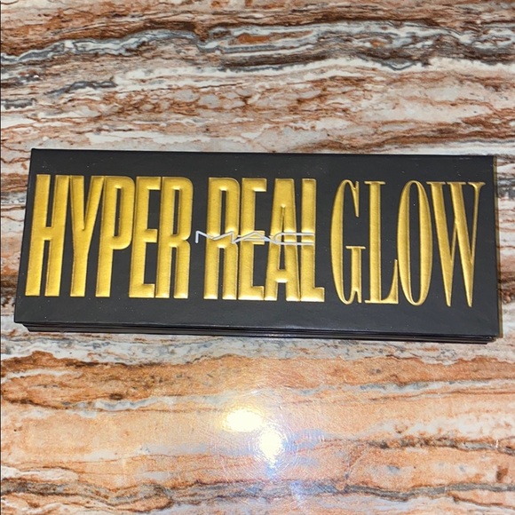 MAC HYPER REAL GLOW PALATTE - Picture 2 of 3